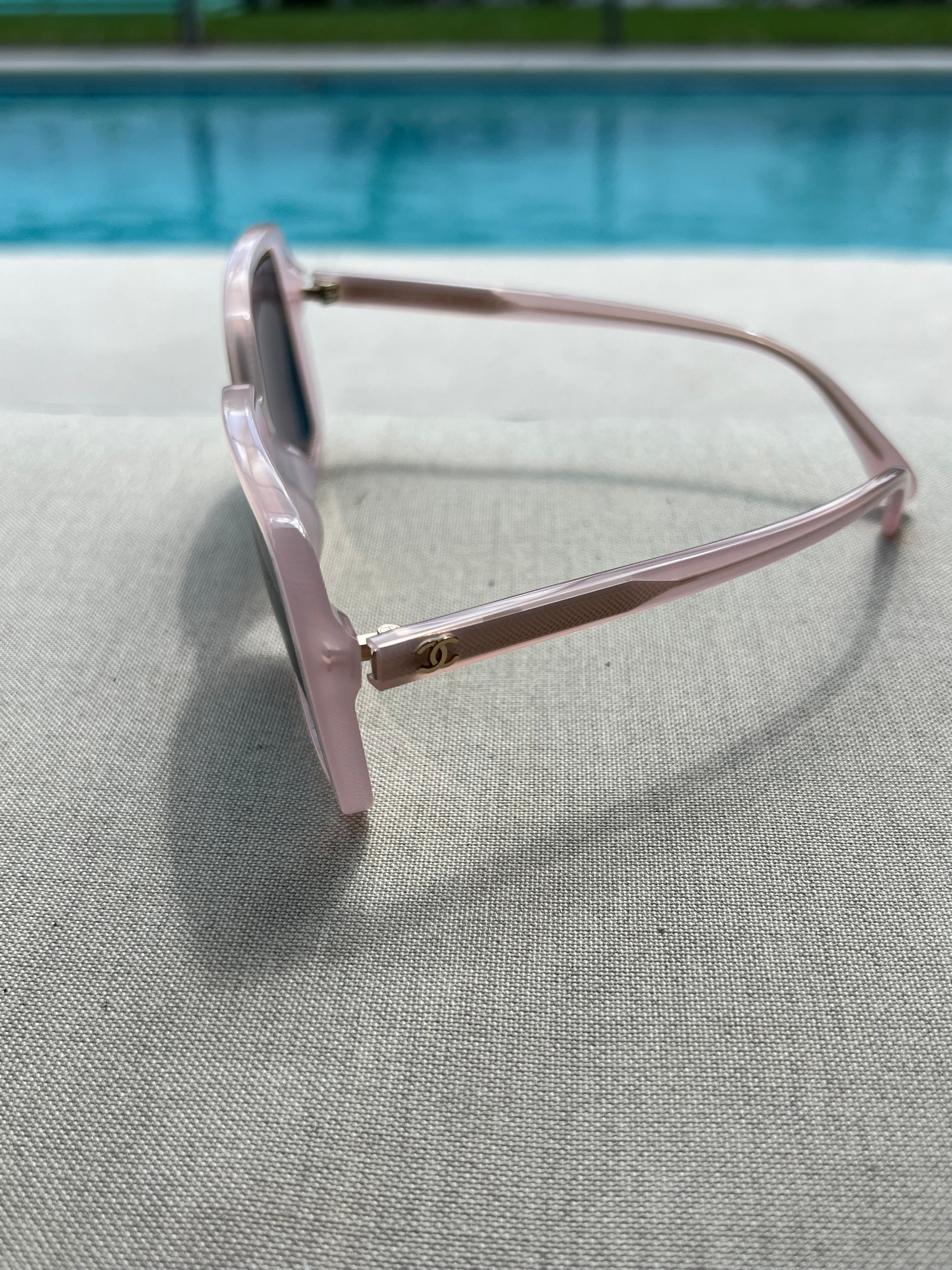 CHANEL 71709A Chain-Link Square Sunglasses | Pale Pink | Complete Set